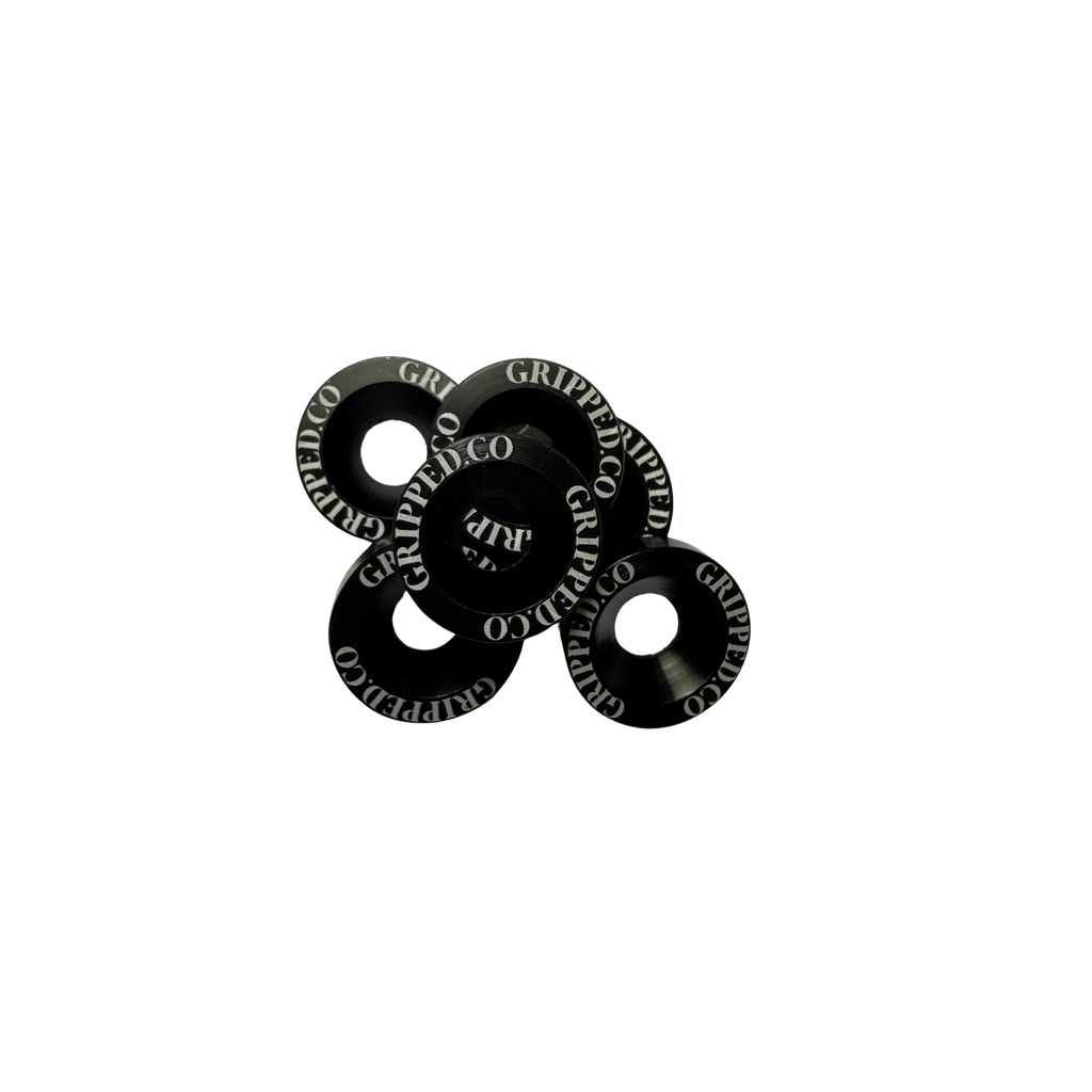 Black washers + bolts